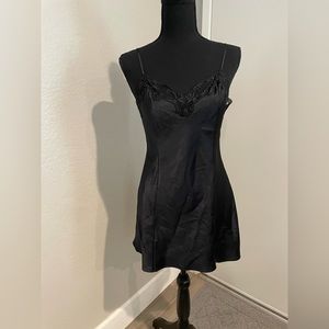 Womens Victoria’s Secret black satin nightie slip size Small